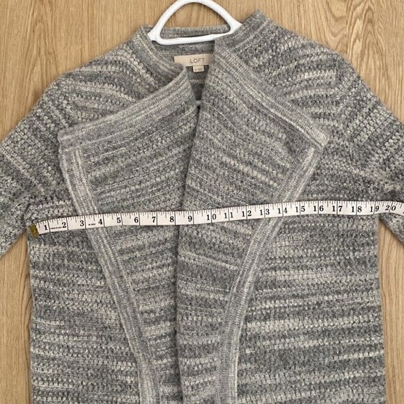 Classic LOFT Drape Cardigan Casual Comfort Effortless Style Minimalist Chic - Picture 5 of 8